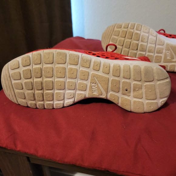 Nike Roshe One Flight Weight University Red/White Sneakers 5y or Womens 6.5 - Picture 5 of 7